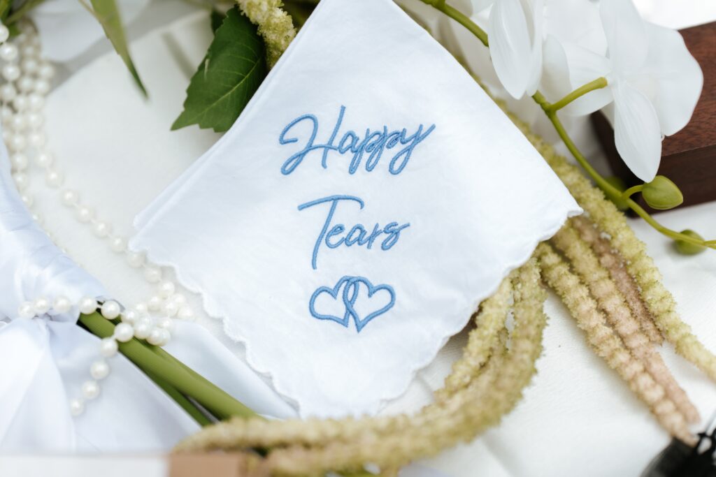 Happy Tears Stofftaschentuch für Gäste zur Trauung