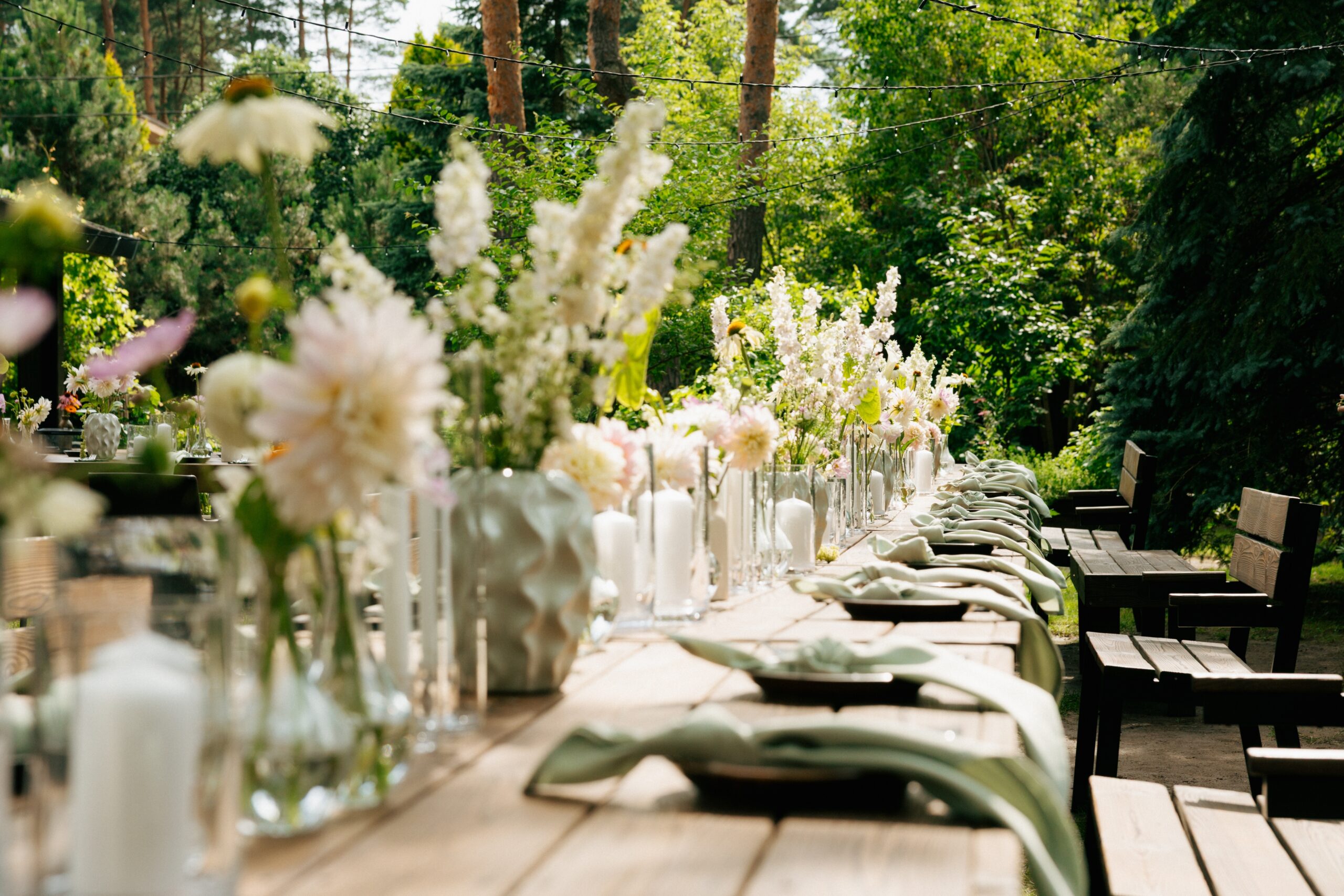 Minimal,Elegant,Wedding,Decorations,During,Summer,Outdoors,,Mint,Theme,,Ideas